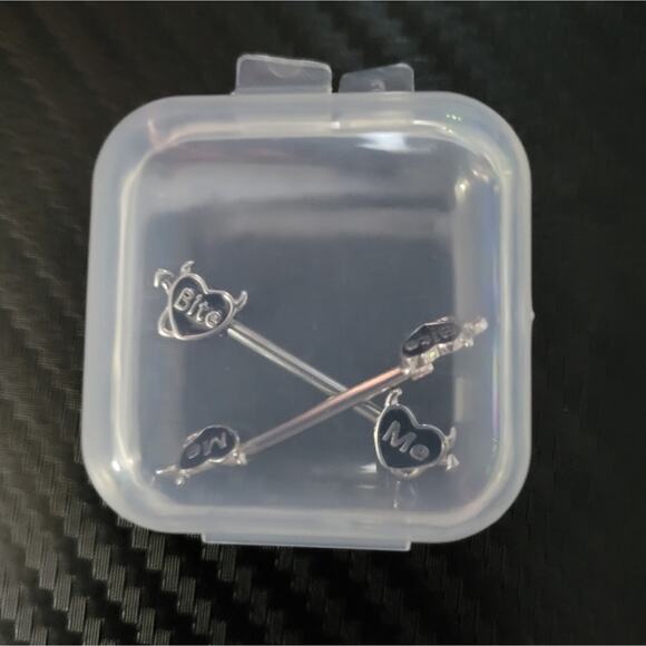 Bite Me naughty barbell nipple rings pair 14g stainless steel black silver heart - Picture 3 of 4